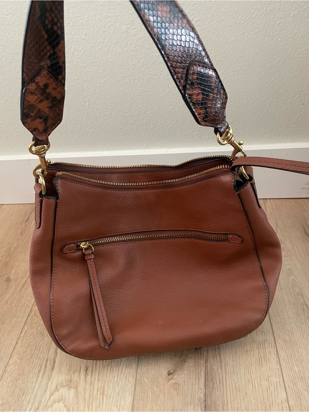 Banana Republic Women's Leather Hobo Bag in Brown - Casual Everyday Shoulder Bag